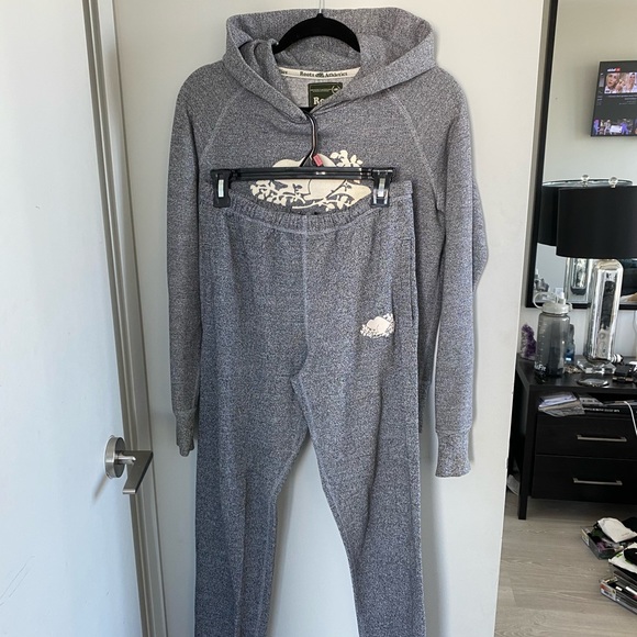 Grey roots sweatsuit - Picture 4 of 14